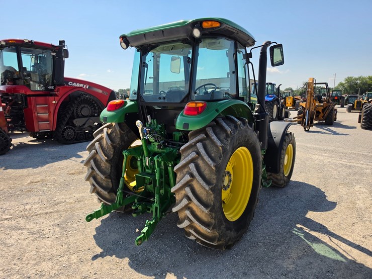 2020-john-deere-6105e-image-17