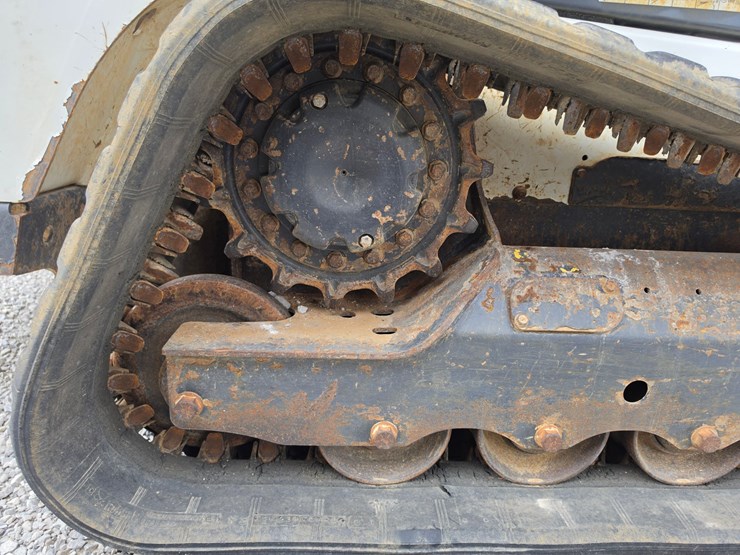 2022-bobcat-t550-image-30