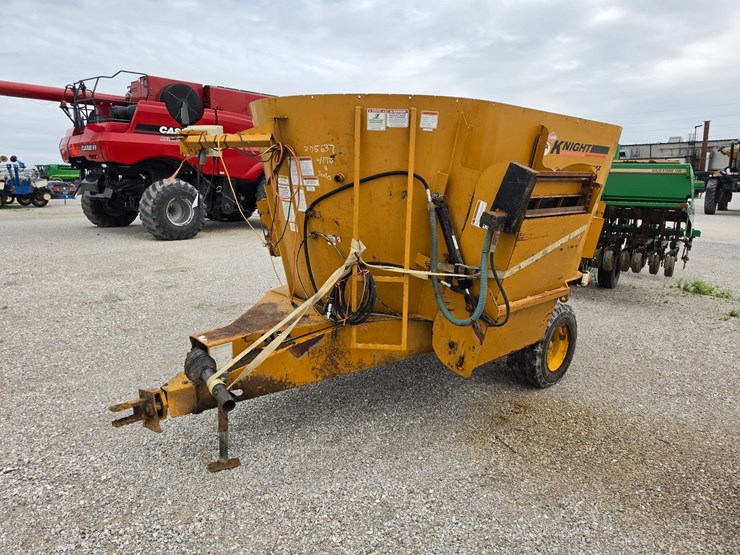 2009-kuhn-knight-5032-image-1