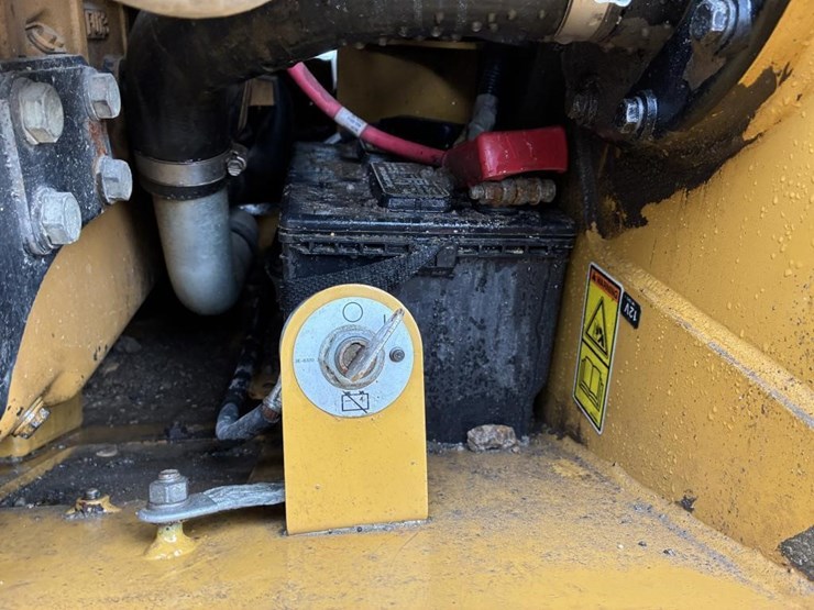 2016-caterpillar-249d-image-25