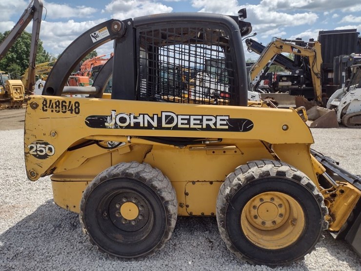 john-deere-250-image-19