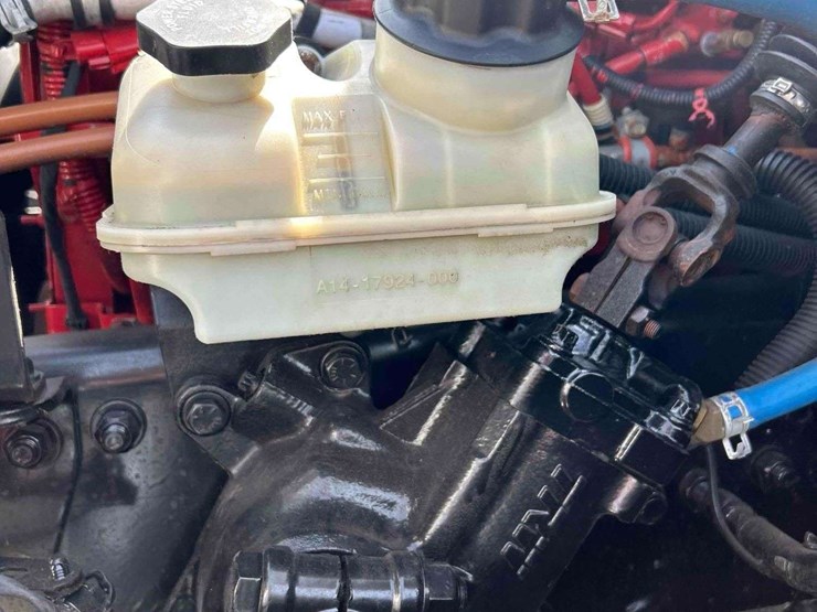 2018-freightliner-m2-106-image-60