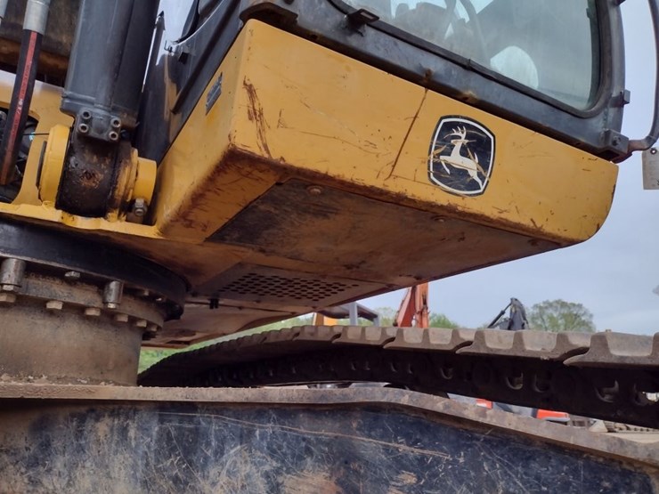 deere-270d-lc-image-54