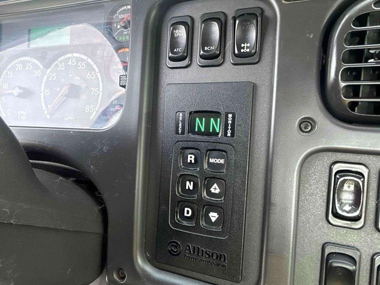 2018-freightliner-m2-106-image-72