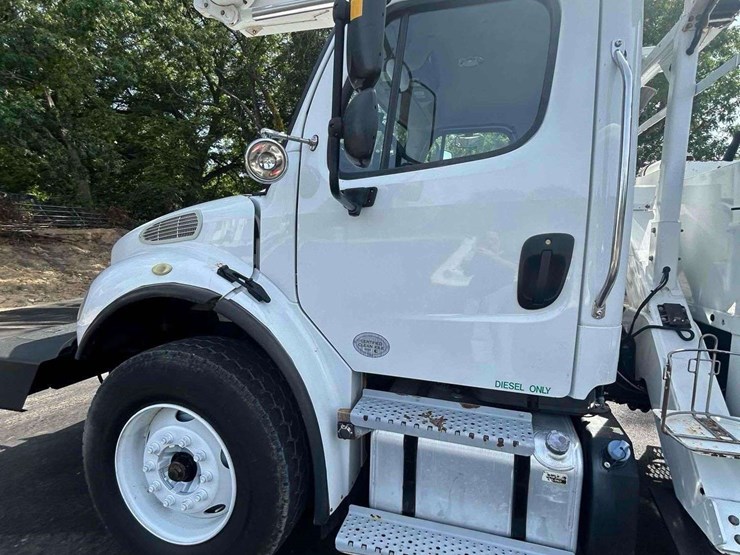 2019-freightliner-m2-106-image-34