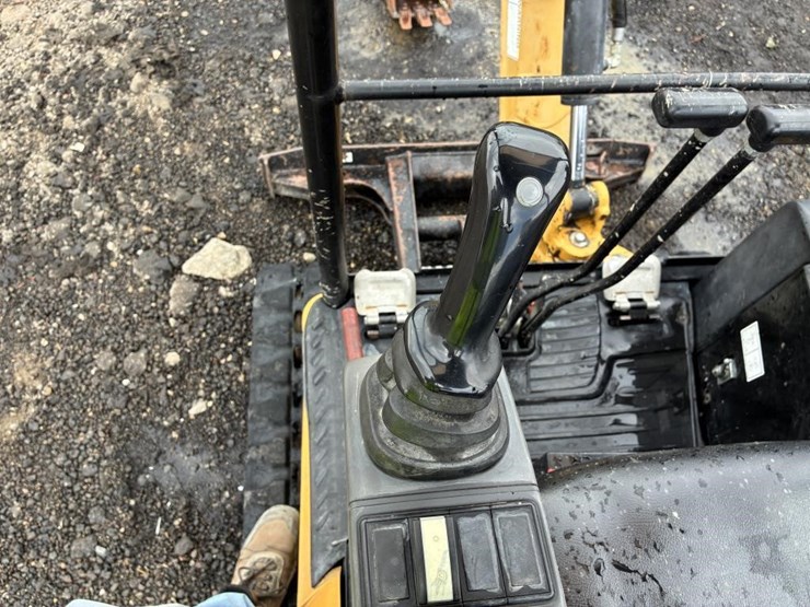 2013-caterpillar-301.7d-cr-image-24