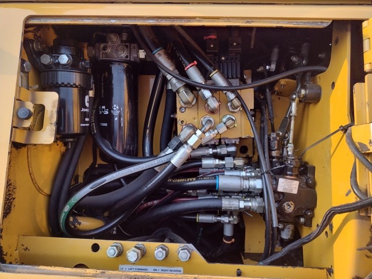 deere-650j-lt-image-31