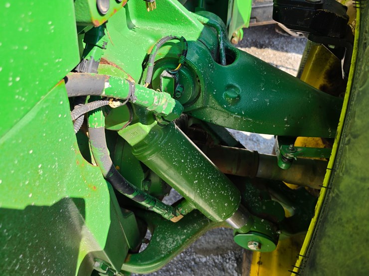 2012-john-deere-8335r-image-3