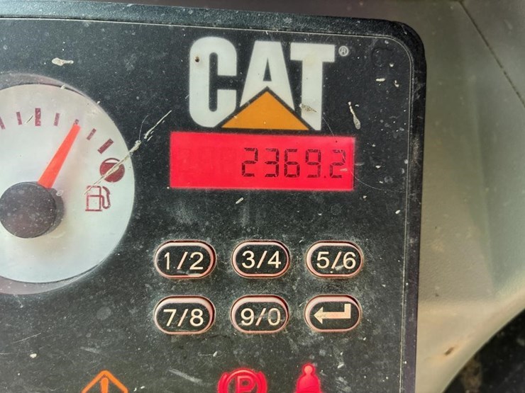 2016-caterpillar-249d-image-22