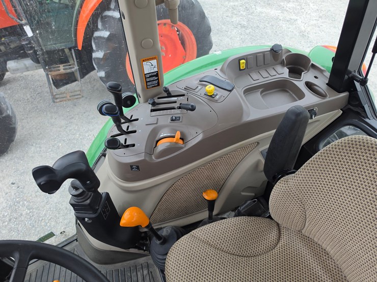 2023-john-deere-5100e-image-12