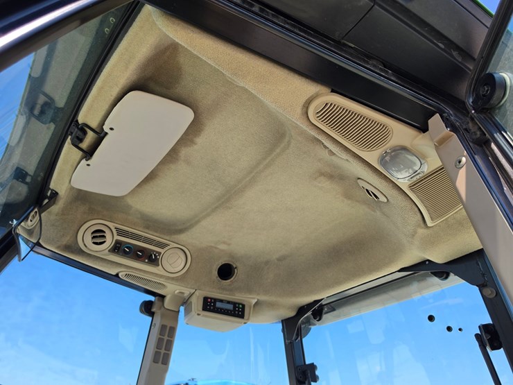 2020-john-deere-6105e-image-6