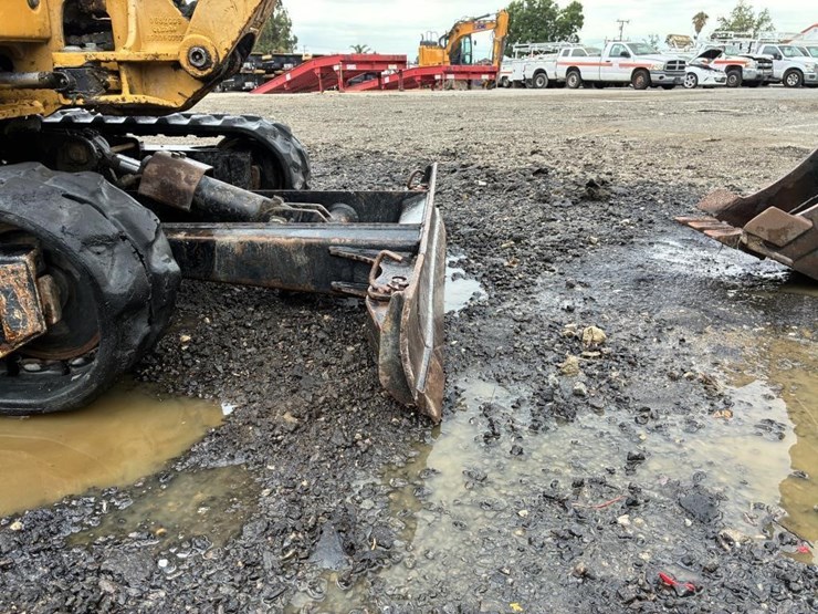 2013-caterpillar-301.7d-cr-image-13