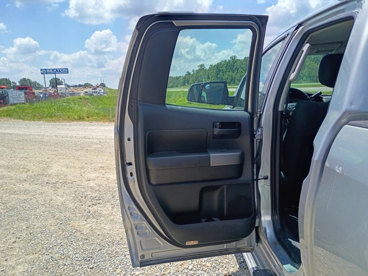 2010-toyota-tundra-image-60