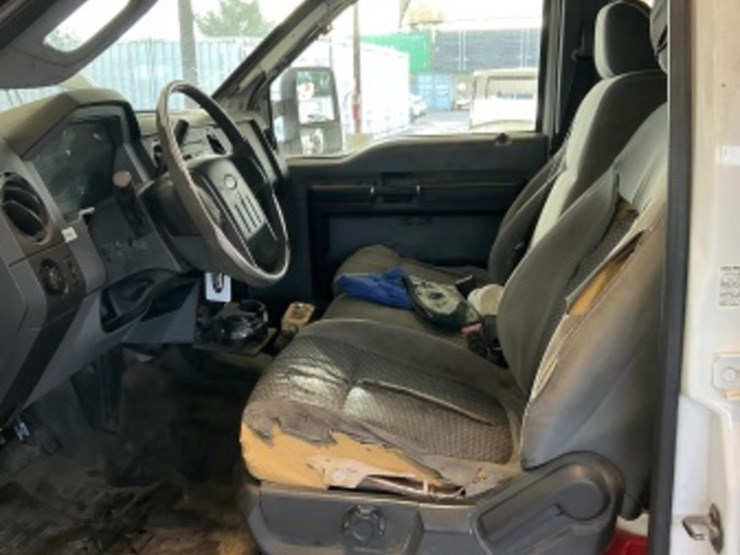 2012-ford-f550-image-26