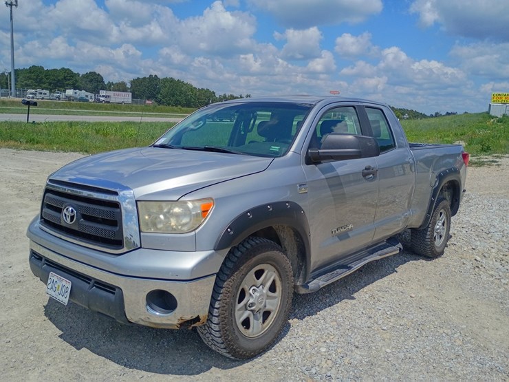 2010-toyota-tundra-image-1