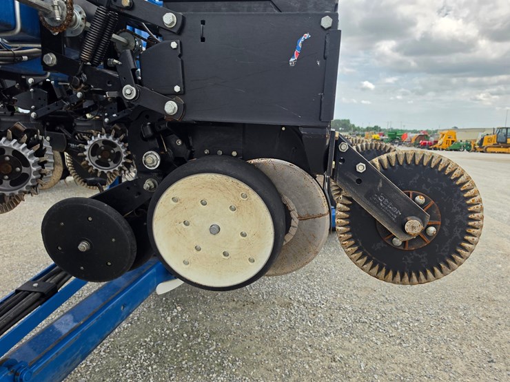 2013-kinze-3600-image-4