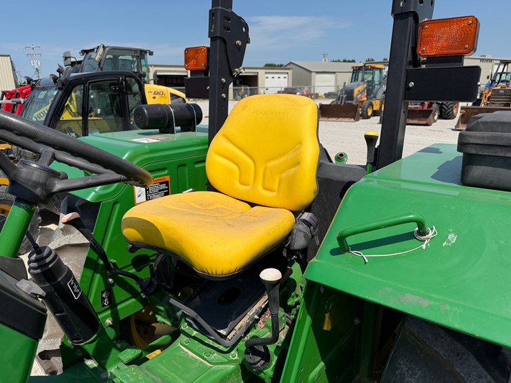 2011-john-deere-5065e-image-15