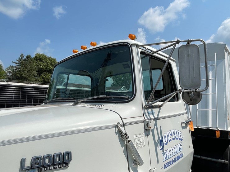 1990-ford-l8000-image-9