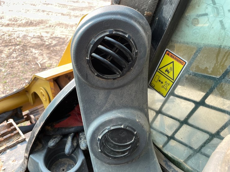 caterpillar-242d-image-31