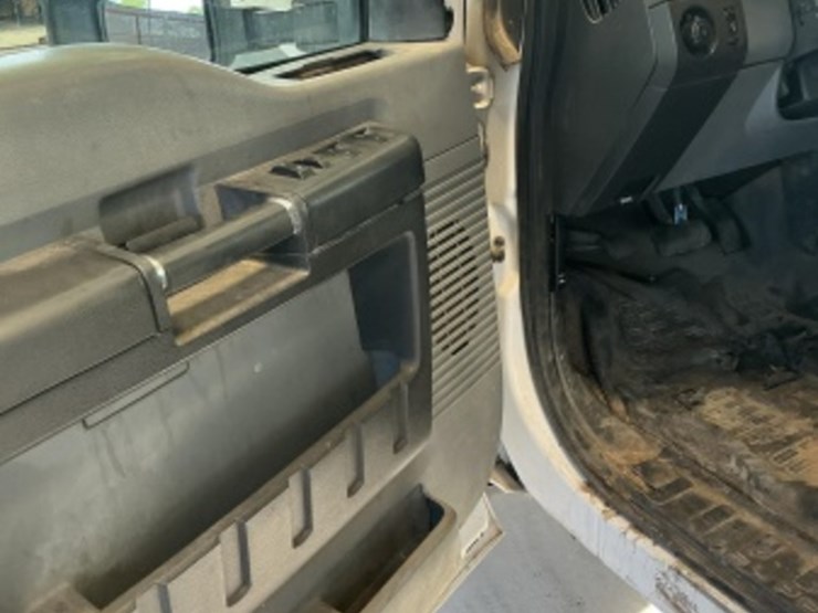 2012-ford-f550-image-28