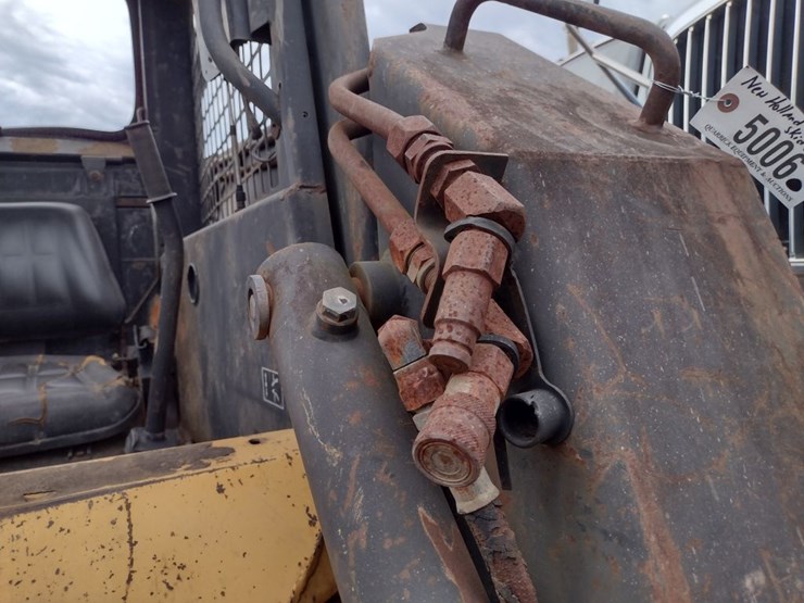 new-holland-lx885-image-19
