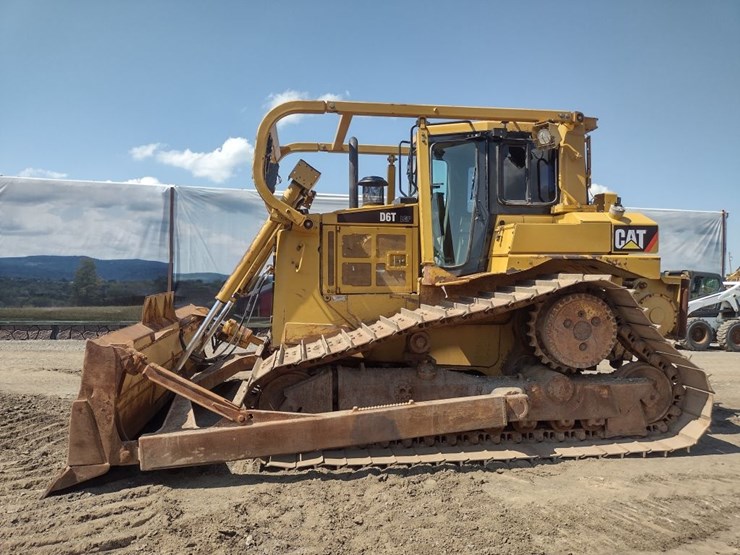 caterpillar-d6t-lgp-image-1