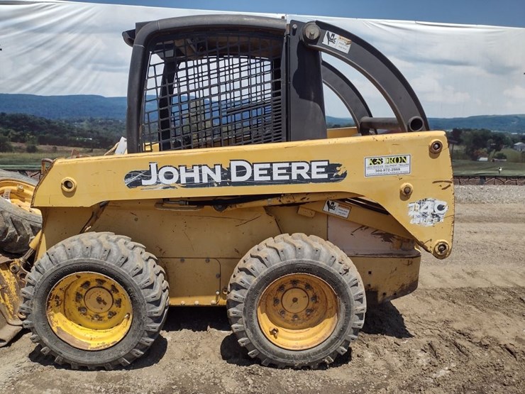 john-deere-240-image-11