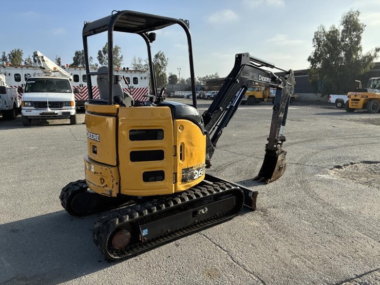 2017-deere-26g-image-3