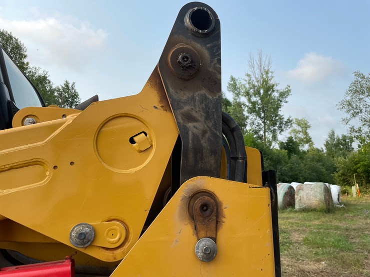 caterpillar-242d-image-49