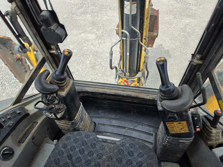 2022-new-holland-b95c-image-21