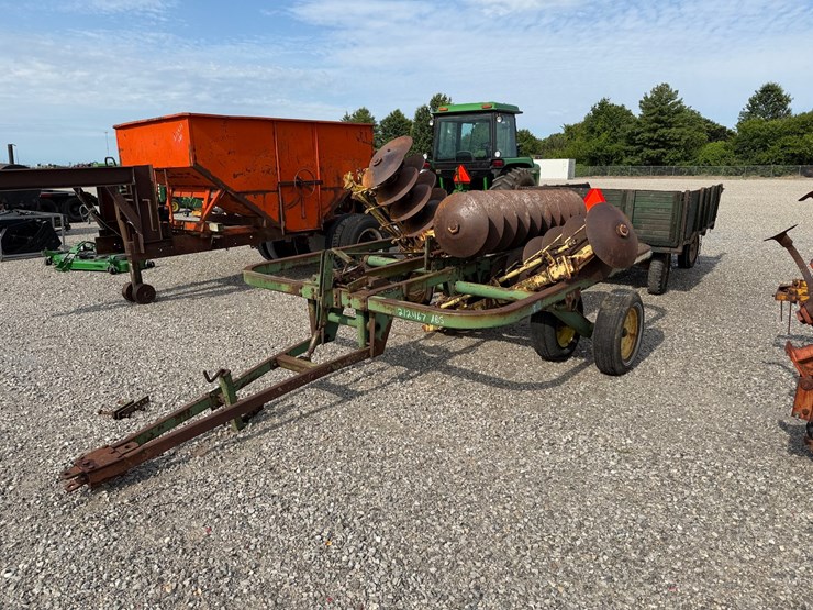 john-deere-210-image-1