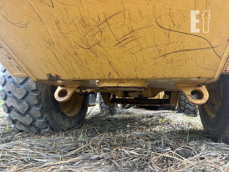 2015-caterpillar-910k-image-38