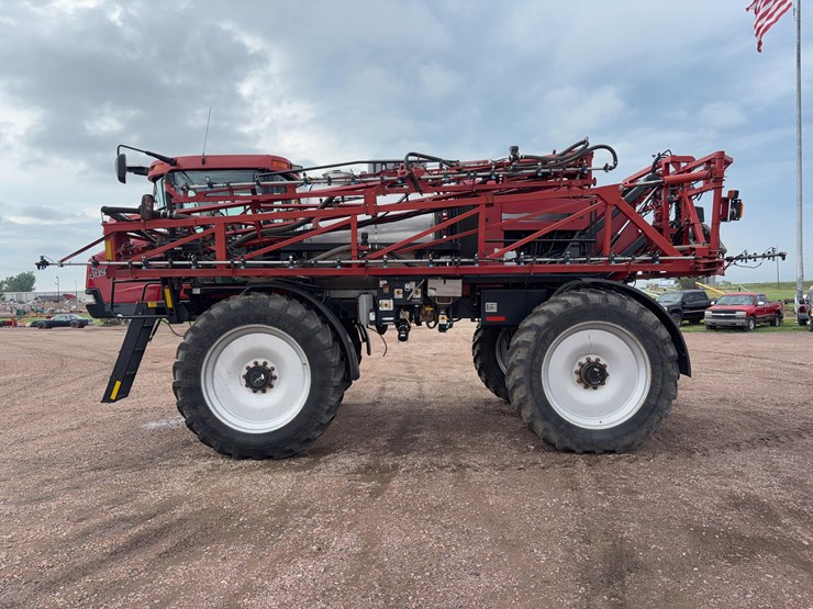 2009-case-ih-4420-self-propelled-sprayer-image-8