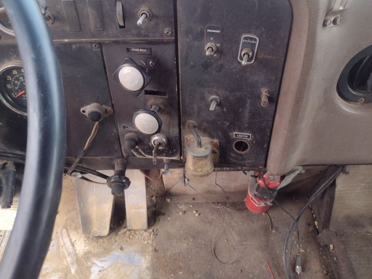 international-f-4370-image-12