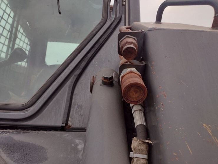 new-holland-ls180-image-22