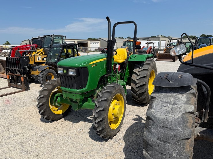 2011-john-deere-5065e-image-25