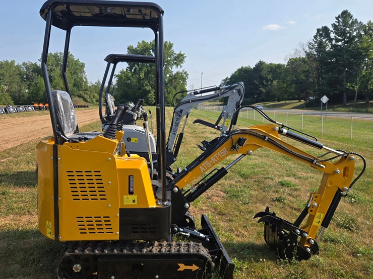 #8853-•-rt15r-z-mini-excavator-image-4