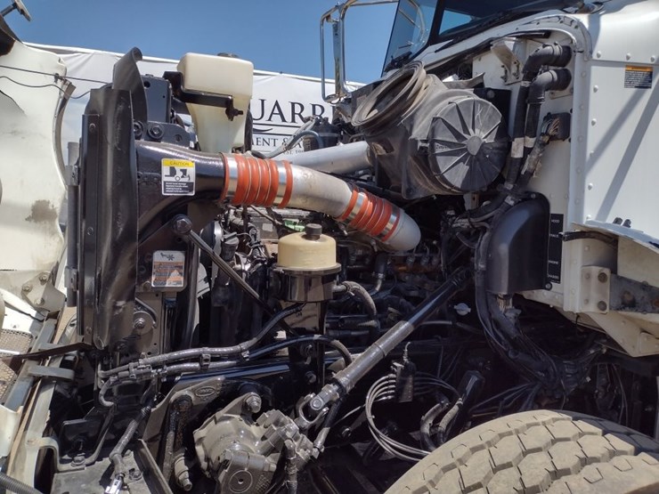 peterbilt-340-image-32