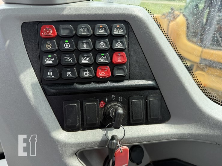 2023-case-621g-xr-image-37