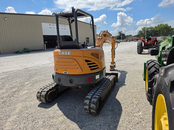 2019-case-cx37c-image-17
