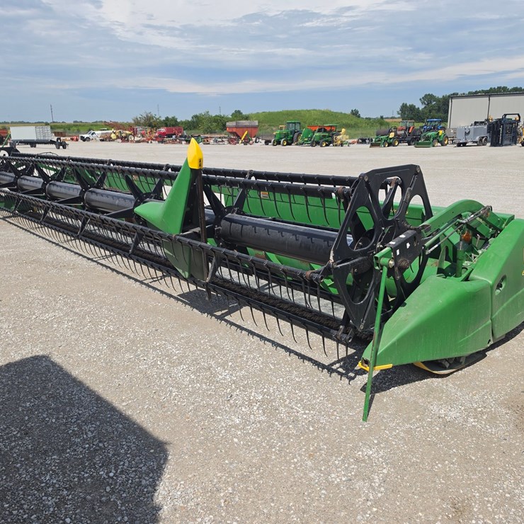 2011 JOHN DEERE 630F