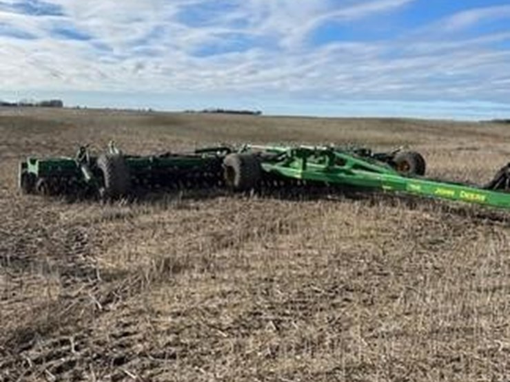 2019-john-deere-2680h-image-1