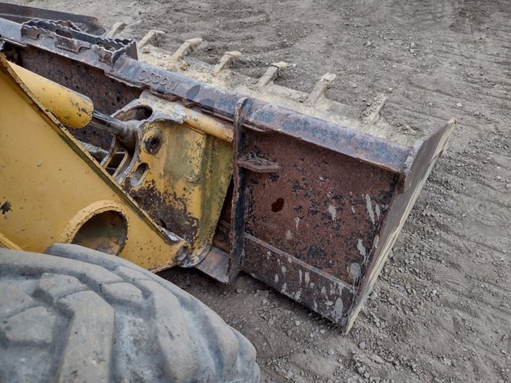 john-deere-317-image-17