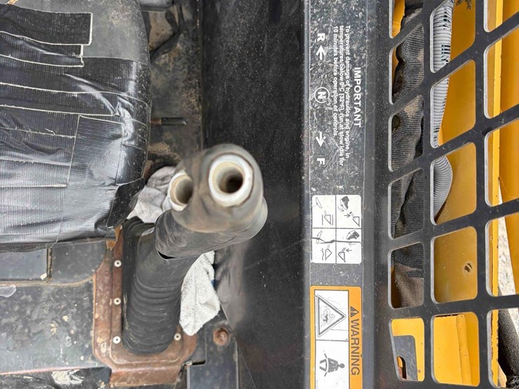 john-deere-325-image-12