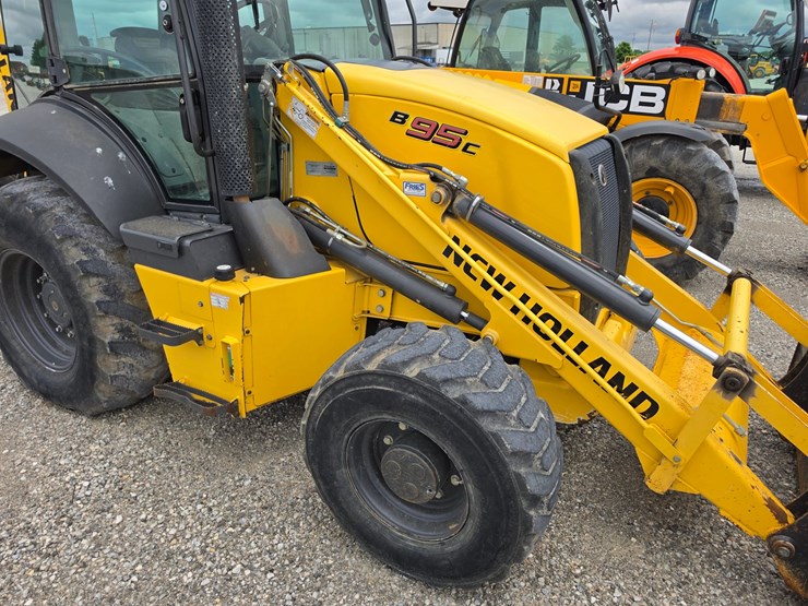 2022-new-holland-b95c-image-6