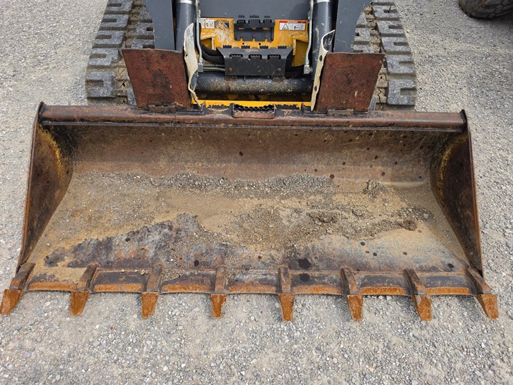 2014-deere-333e-image-3