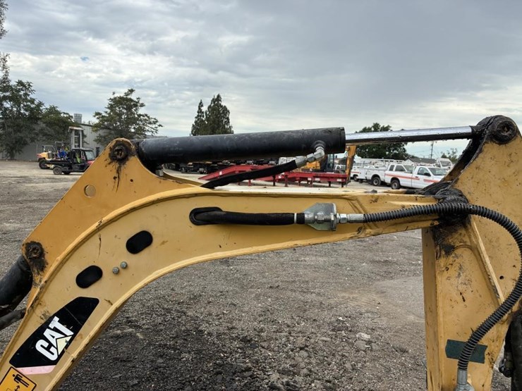 2013-caterpillar-301.7d-cr-image-11