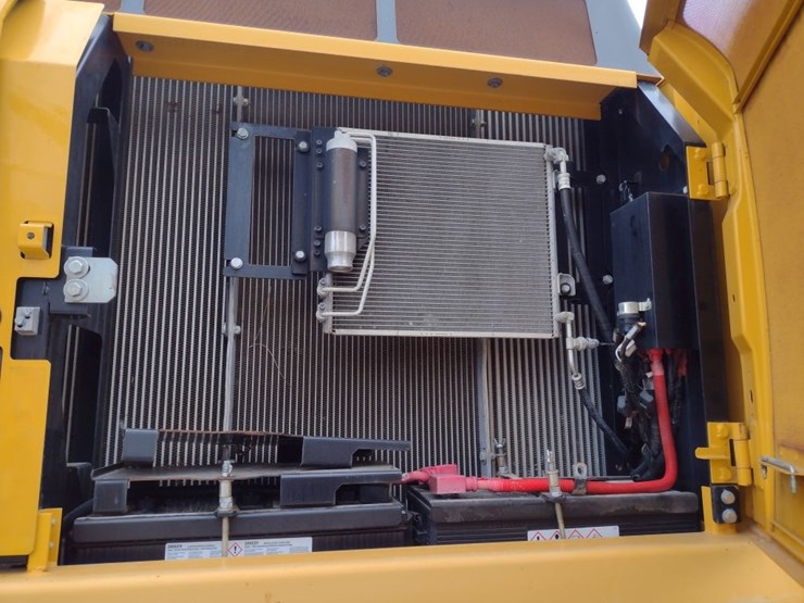 deere-380g-lc-image-19