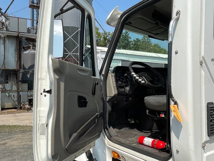 2011-international-prostar-image-70