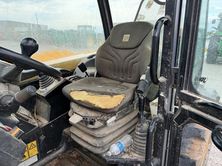 2014-jcb-541-image-8